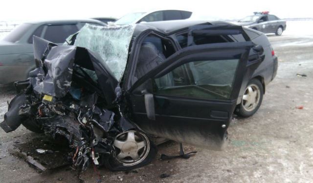 Авария произошла 8 января 2014 года в 15:00 в Стерлитамкском районе Башкирии. На 114-м километре автодороги Уфа-Оренбург лоб в лоб столкнулись "Лада Гранта" и "ВАЗ" 12-й модели