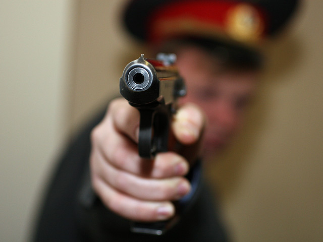 В Уфе пьяный милиционер застрелил учителя, МВД выплатит детям погибшего миллион рублей