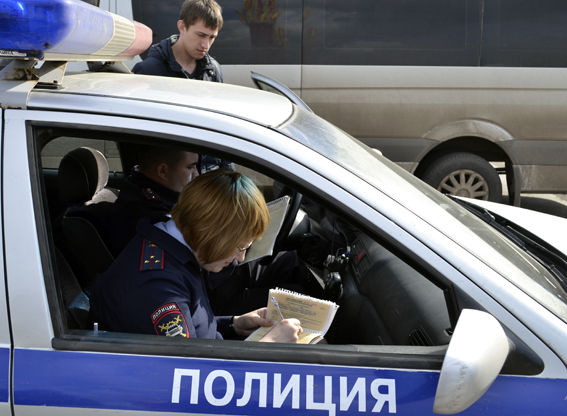 По Уфе разъезжал 14-ти летний школьник за рулем иномарки. В Орджоникидзевском районе Уфы полицейские задержали малолетнего водителя.