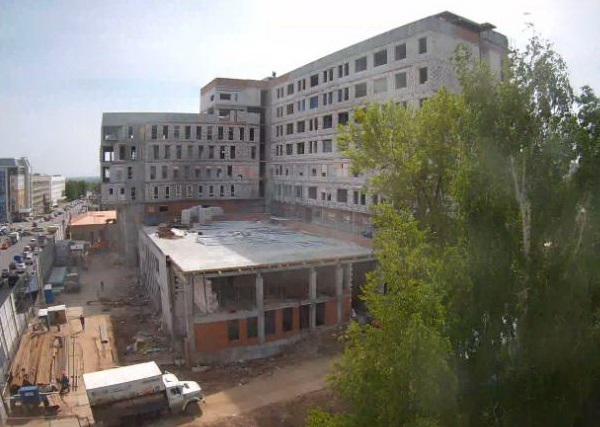 В Уфе на пересечении улиц Цюрупы и Заки Валиди возводится новая гостиница. Завершено возведение каркаса нового гостиничного комплекса Уфы.
