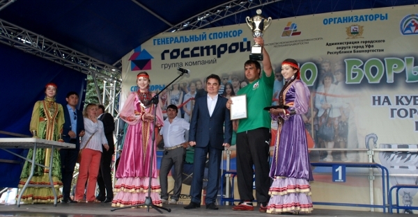 Турнир по борьбе куреш в Уфе выиграл Рустем Арсланов
