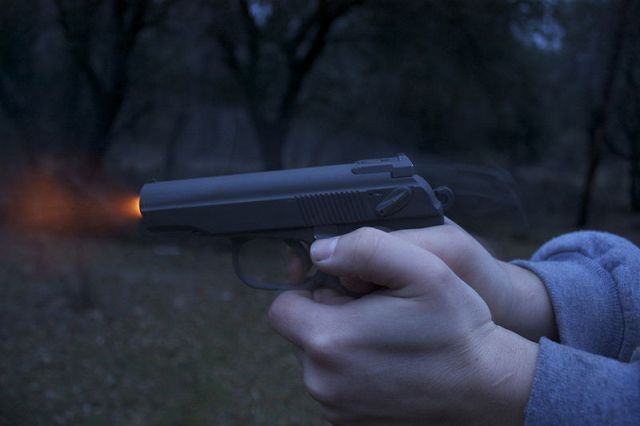 В Башкирском городе мужчина открыл огонь из боевого пистолета по толпе молодежи