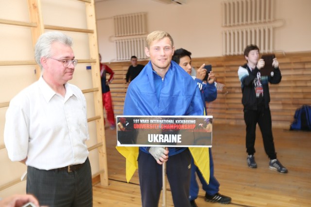 Первый мировой Чемпионат по кикбоксингу среди студентов стартовал в Уфе. Фотографии кикбоксеров мирового студенческого Чемпионата выложили в сеть. 