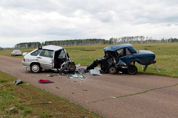 В Дуванском районе Башкирии разбились ВАЗ-2105 и ВАЗ-2114,оба водителя погибли. Смертельная авария произошла на трассе Каракулево-Ариево-Маржангулово.