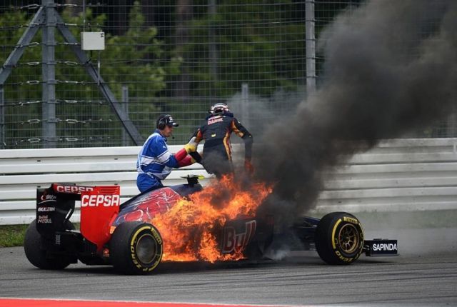 Болид пилота Формулы-1 из Уфы Даниила Квята загорелся на трассе в Германии