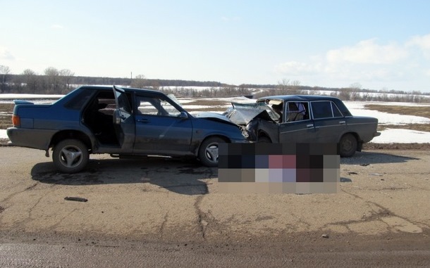 На трассе в Башкирии разбились два ВАЗа, есть погибшая и раненые. Смертельная авария произошла на трассе Архангельское - Красноусольск